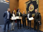 Foto de Euronet galardonada por la Policía Nacional con el 'Premio Mención Honorífica'