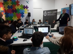 La Red Andaluza de Robótica y Tecnología Educativa acerca la Robótica a los estudiantes en la V Feria de la Innovación d