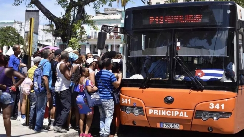 Crisis en transporte público cubano: 52 % de las rutas paralizadas
