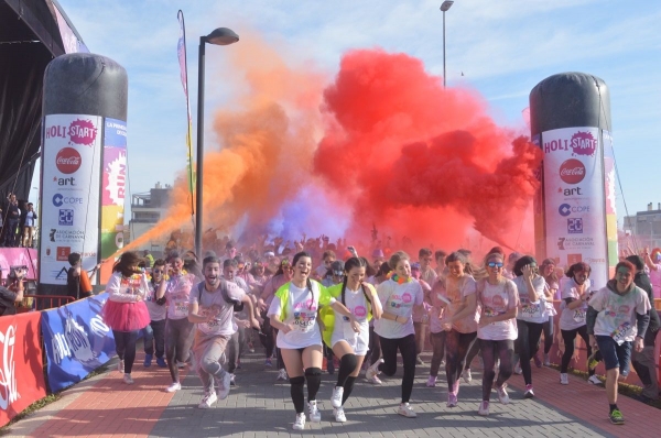 La Holi Run anticipa el carnaval de Murcia con sus alegres colores 