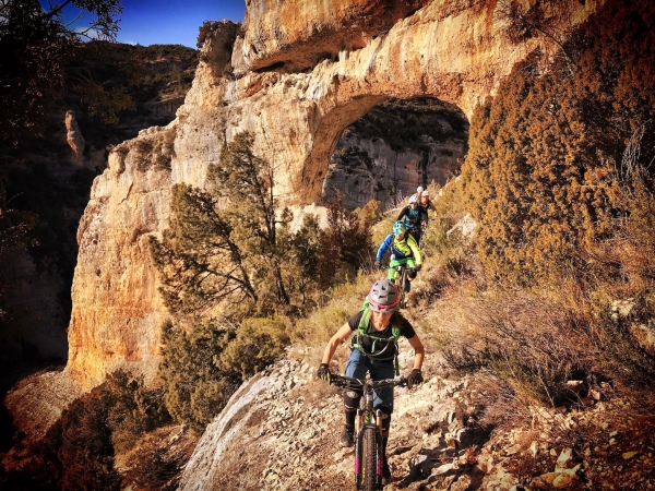 Parque Natural de la Sierra y Cañones de Guara, donde sus infinitos senderos llenos de historia, naturaleza y arte se fu