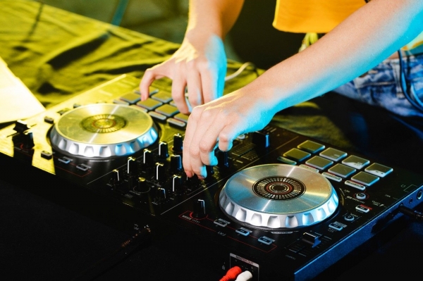 PRIXMAPRO ofrece consejos para elegir el DJ perfecto para cualquier evento