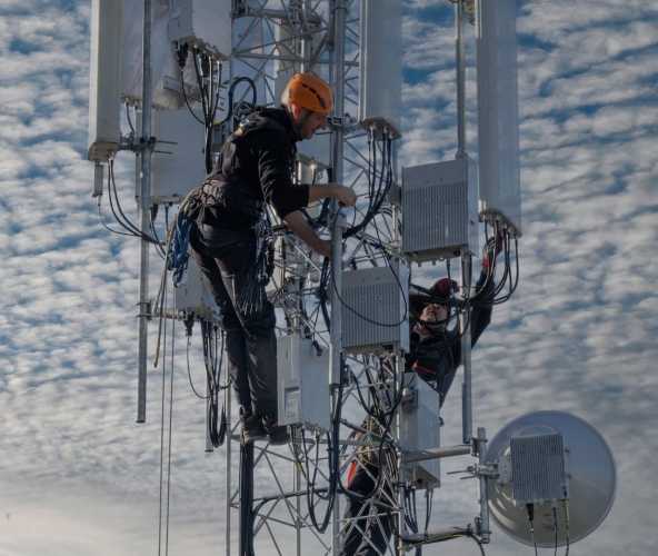 Tarragó Fermaxsat: Experto en Reparación de Antenas en Barcelona, Garantizando Comunicación Ininterrumpida
