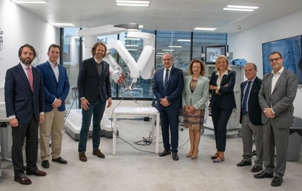 ABEX y la AEU presentan el nuevo sistema robótico da Vinci SP