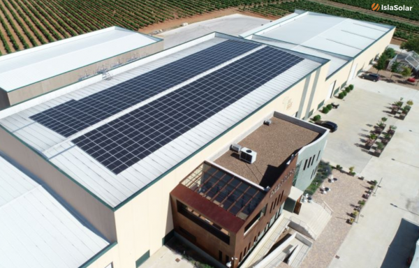 Isla Solar impulsa la descarbonización global con más de 3.000 instalaciones solares residenciales y 300 industriales, o