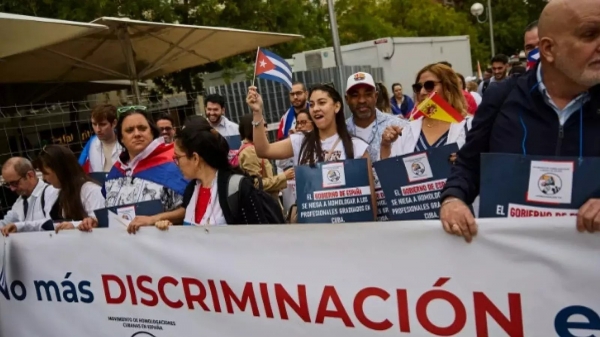 Médicos cubanos en Madrid podrán colegiarse sin certificado de no inhabilitación