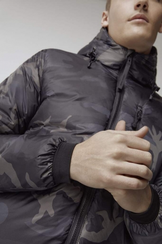 Mens lightweight jacket provides comfort and functionality