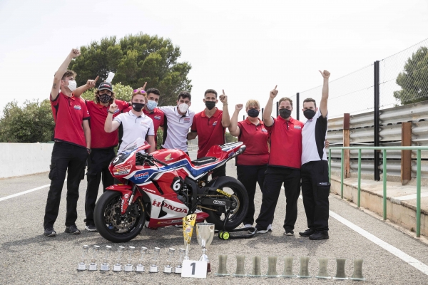 Konica Minolta continúa reuniendo trofeos en su apuesta por apoyar al motociclismo español 