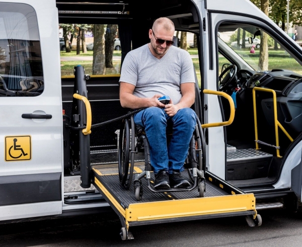 Autocares Piquer mejora la movilidad con su nuevo servicio de taxi adaptado